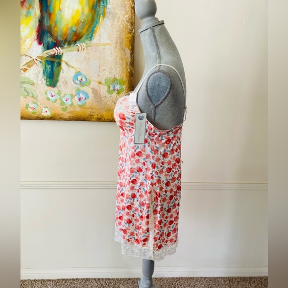 MARILYN MONROE SOFT LINGERIE SLIP WITH PADDED BRA & ADORABLE DETAILS 🌟NWT🌟 - Picture 2 of 15